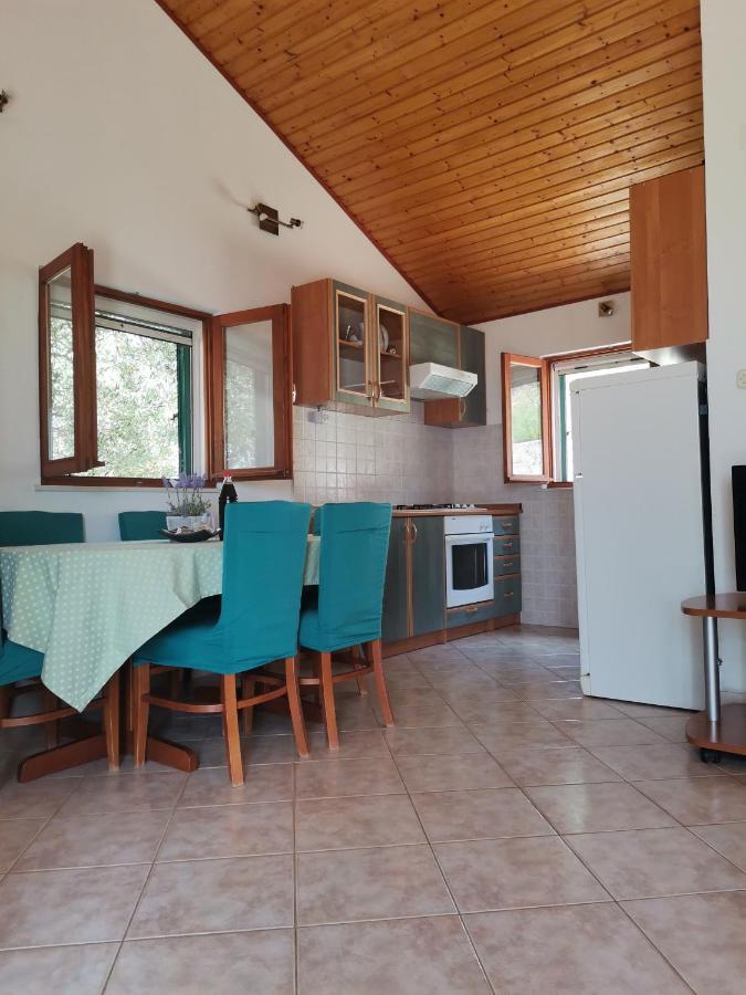 Holiday Home Vineyard House Bol Exterior photo