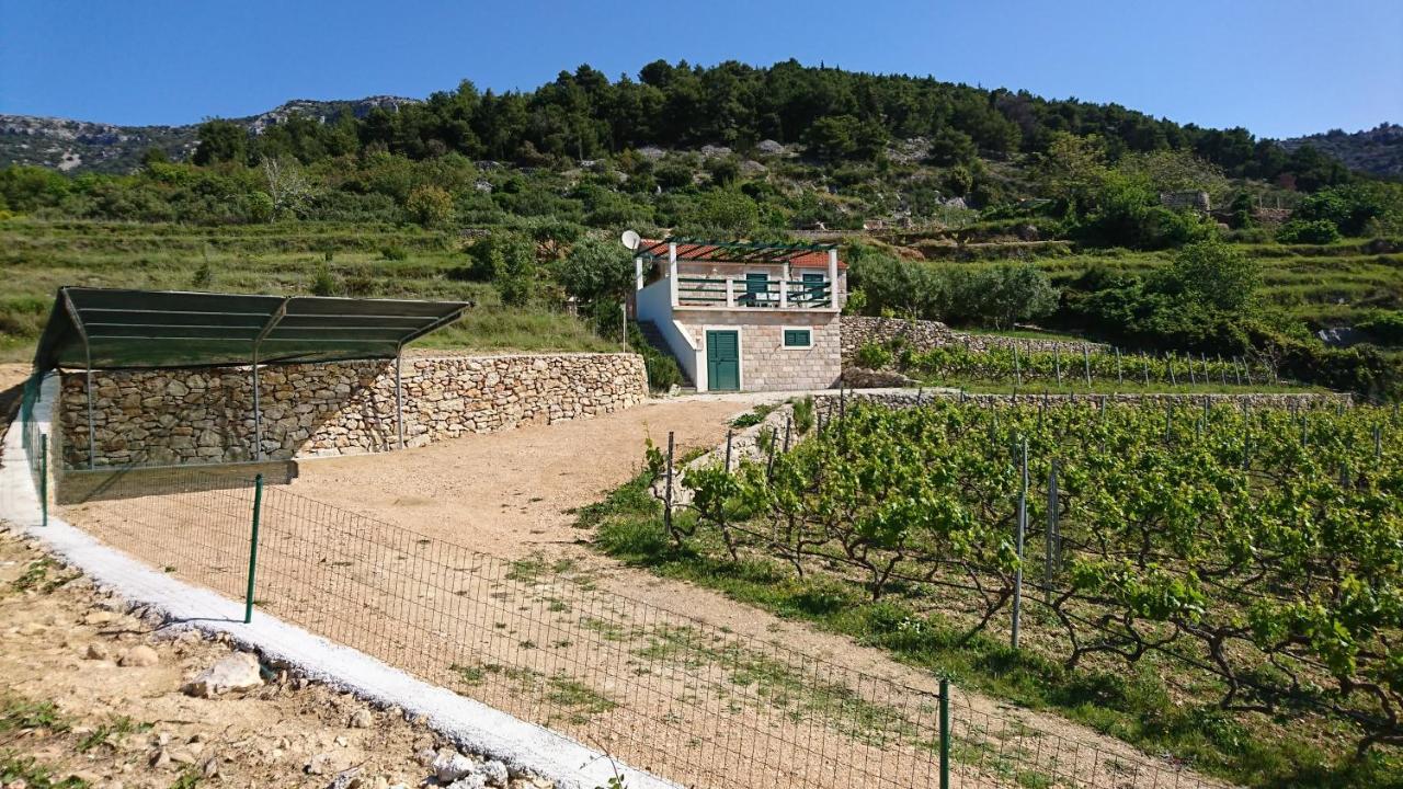 Holiday Home Vineyard House Bol Exterior photo